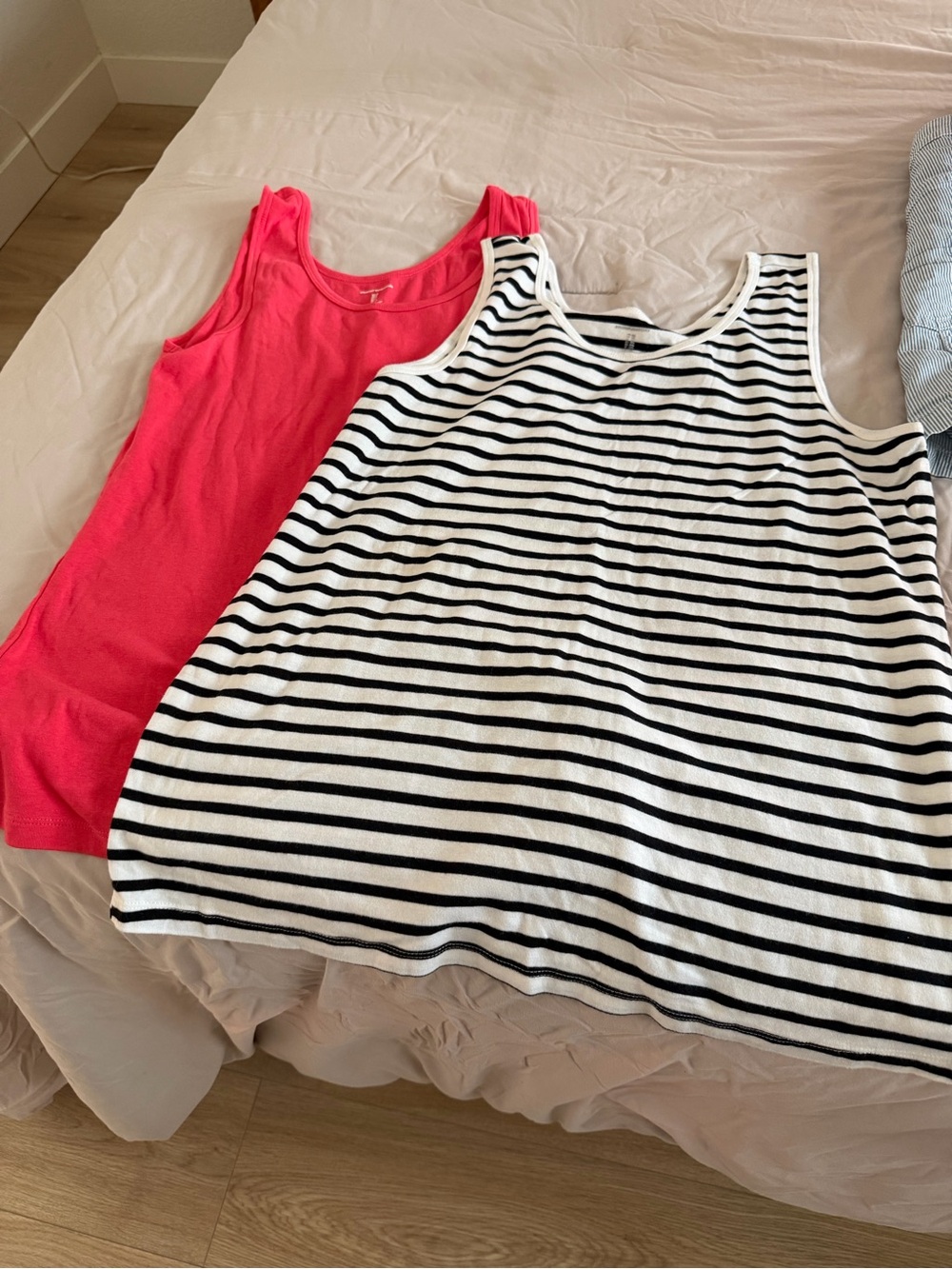 Amazon Essentials Girls Tank Top 2-Pack - Hot Pink & Black-White Stripe
